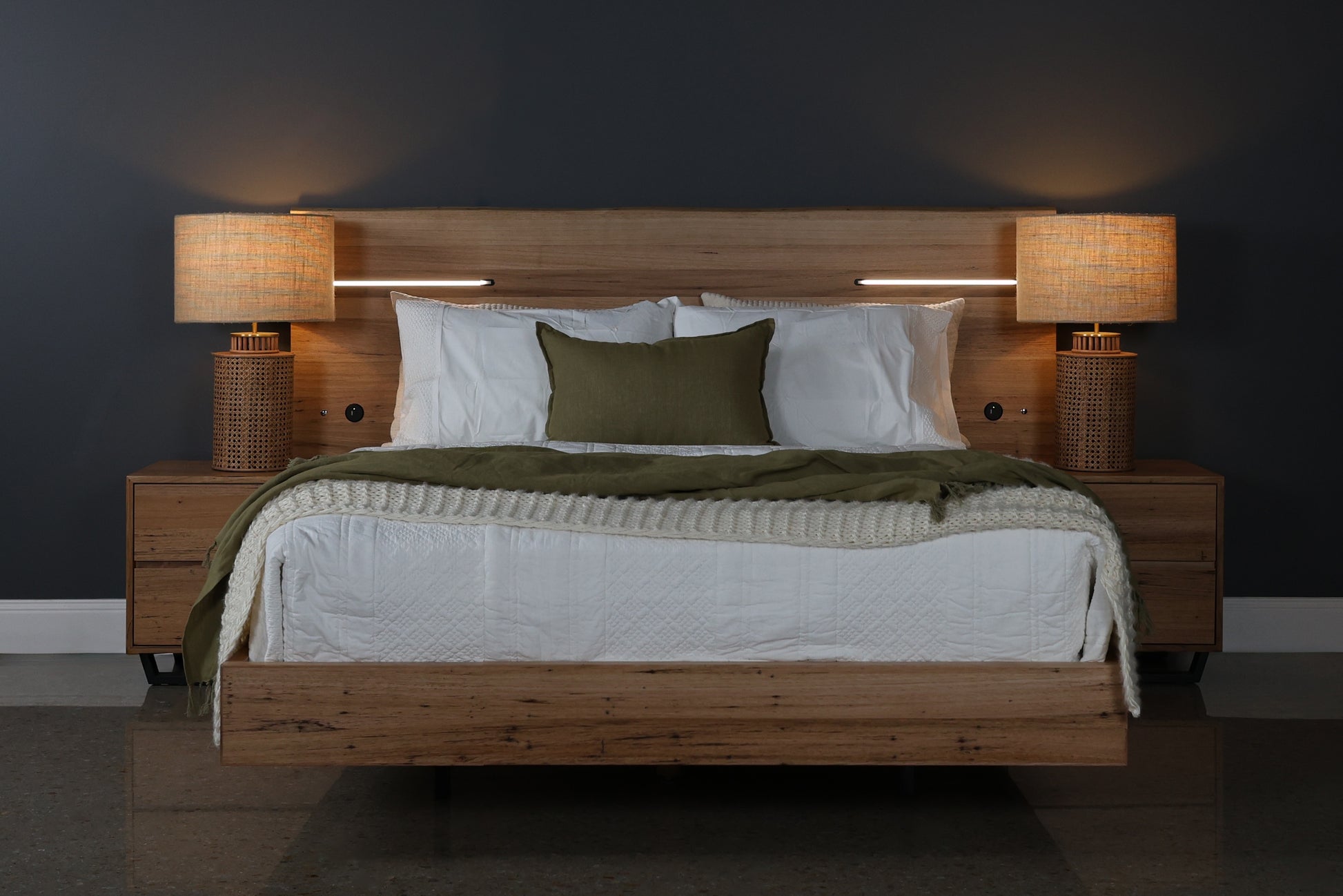 Peninsula Extended Bed w/ LED & USB & 2x Besides