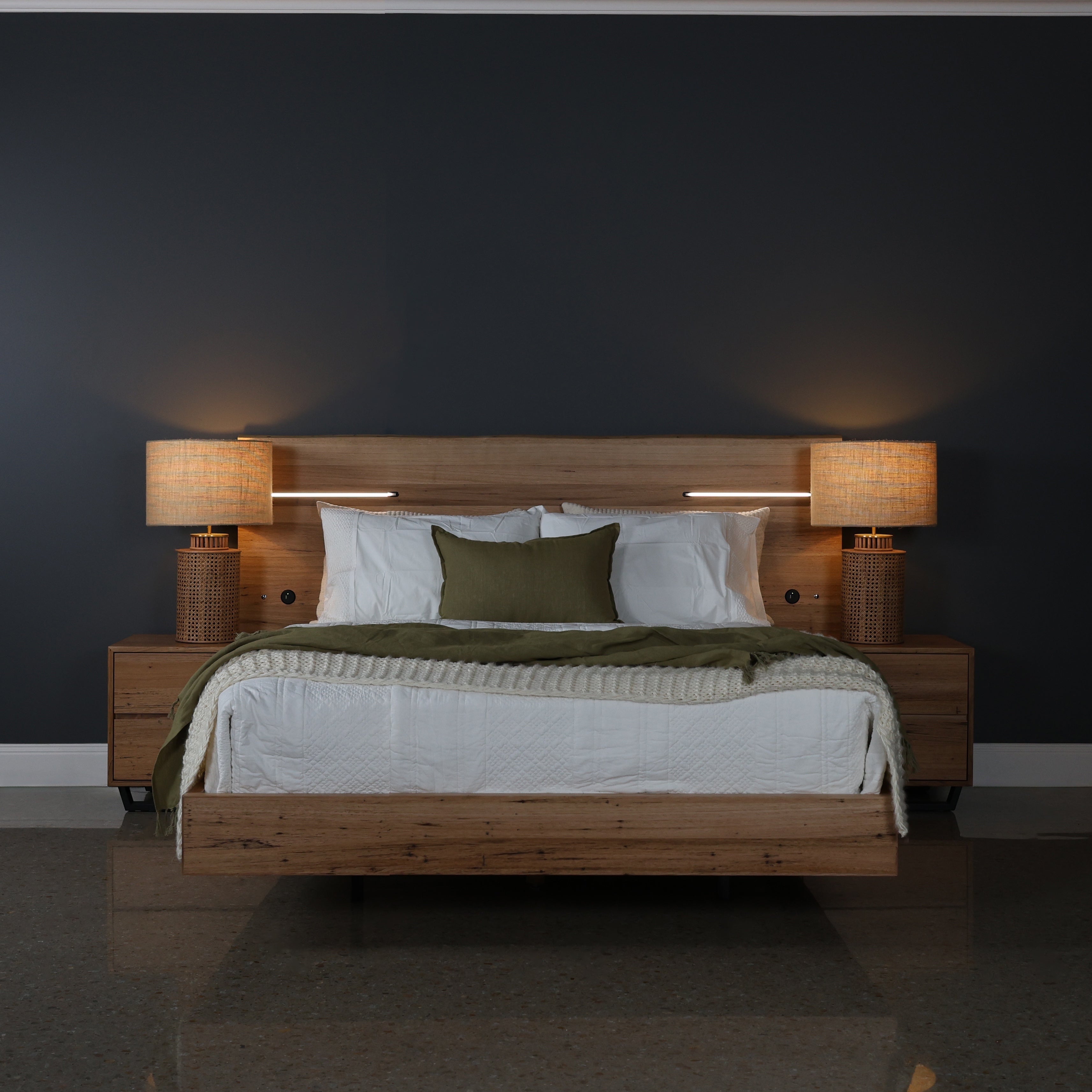 Peninsula Extended Bed w/ 2x Besides