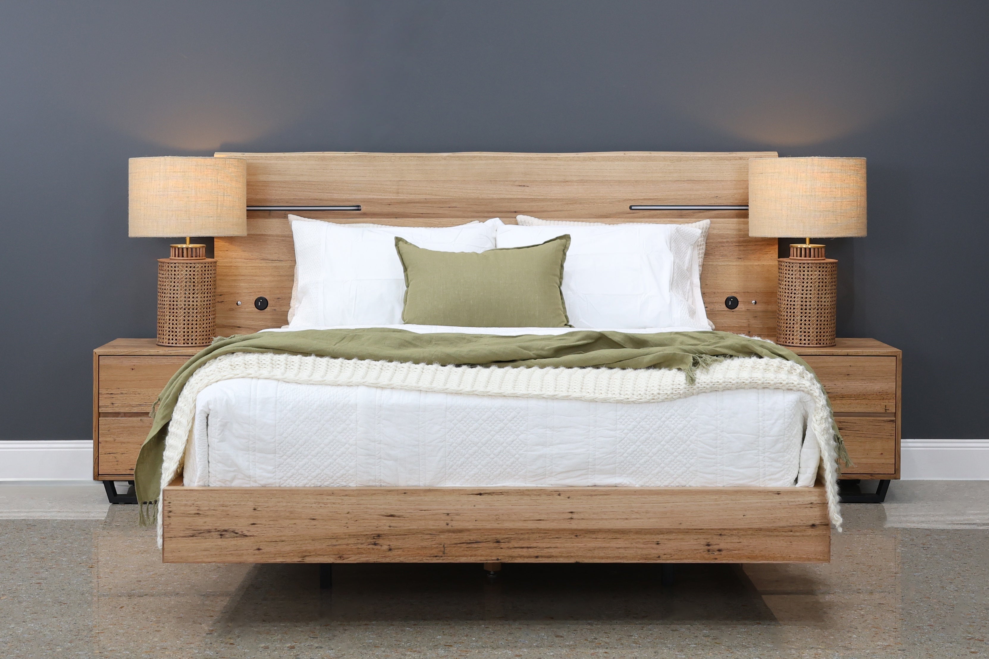 Peninsula Extended Bed w/ LED & USB & 2x Besides