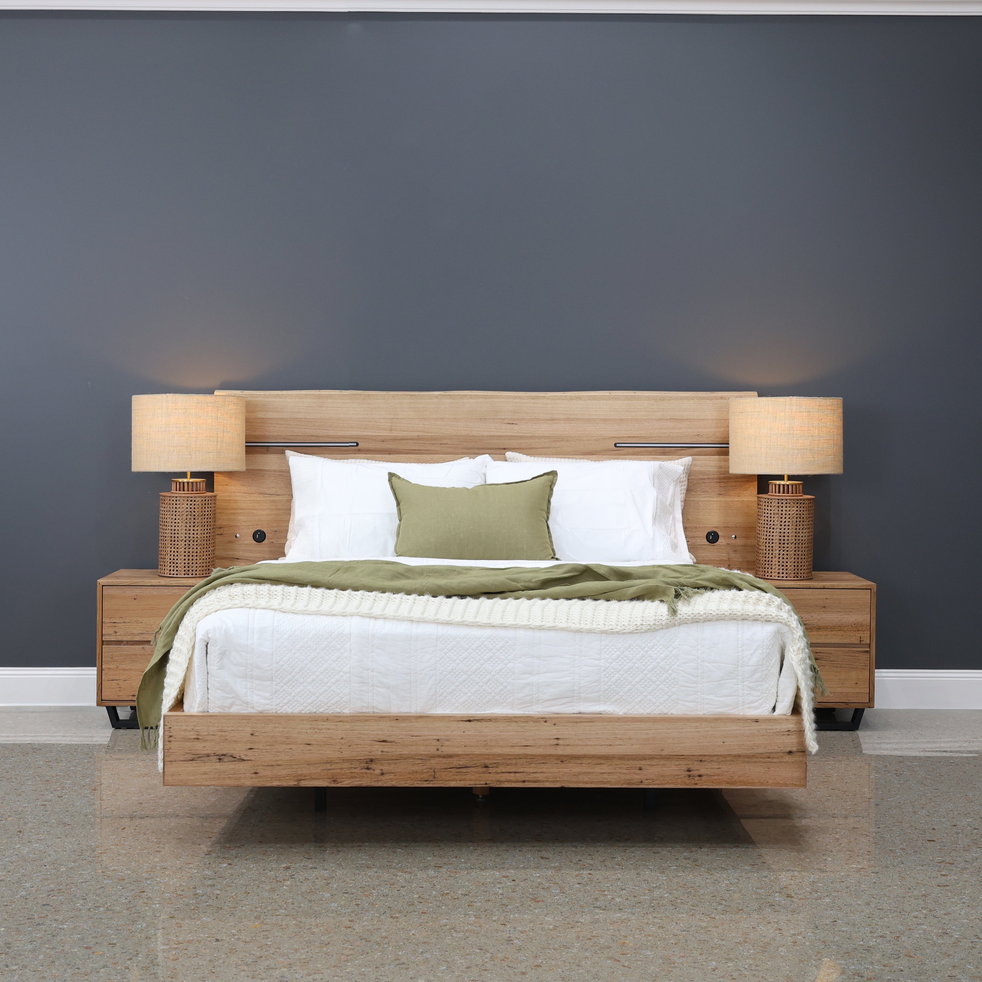 Peninsula Extended Bed w/ LED & USB & 2x Besides