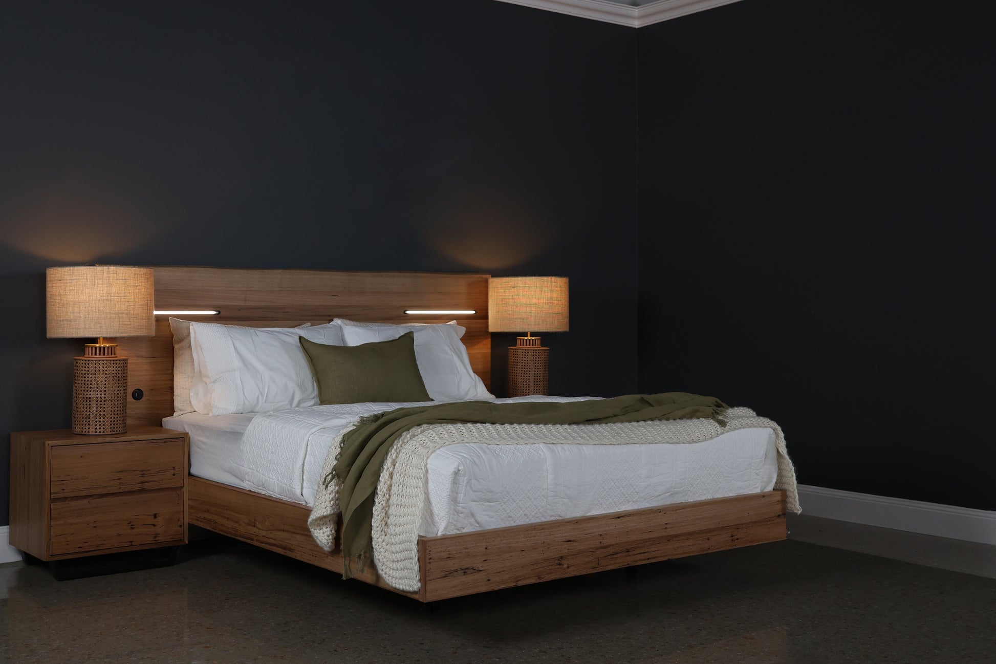 Peninsula Extended Bed w/ LED & USB & 2x Besides