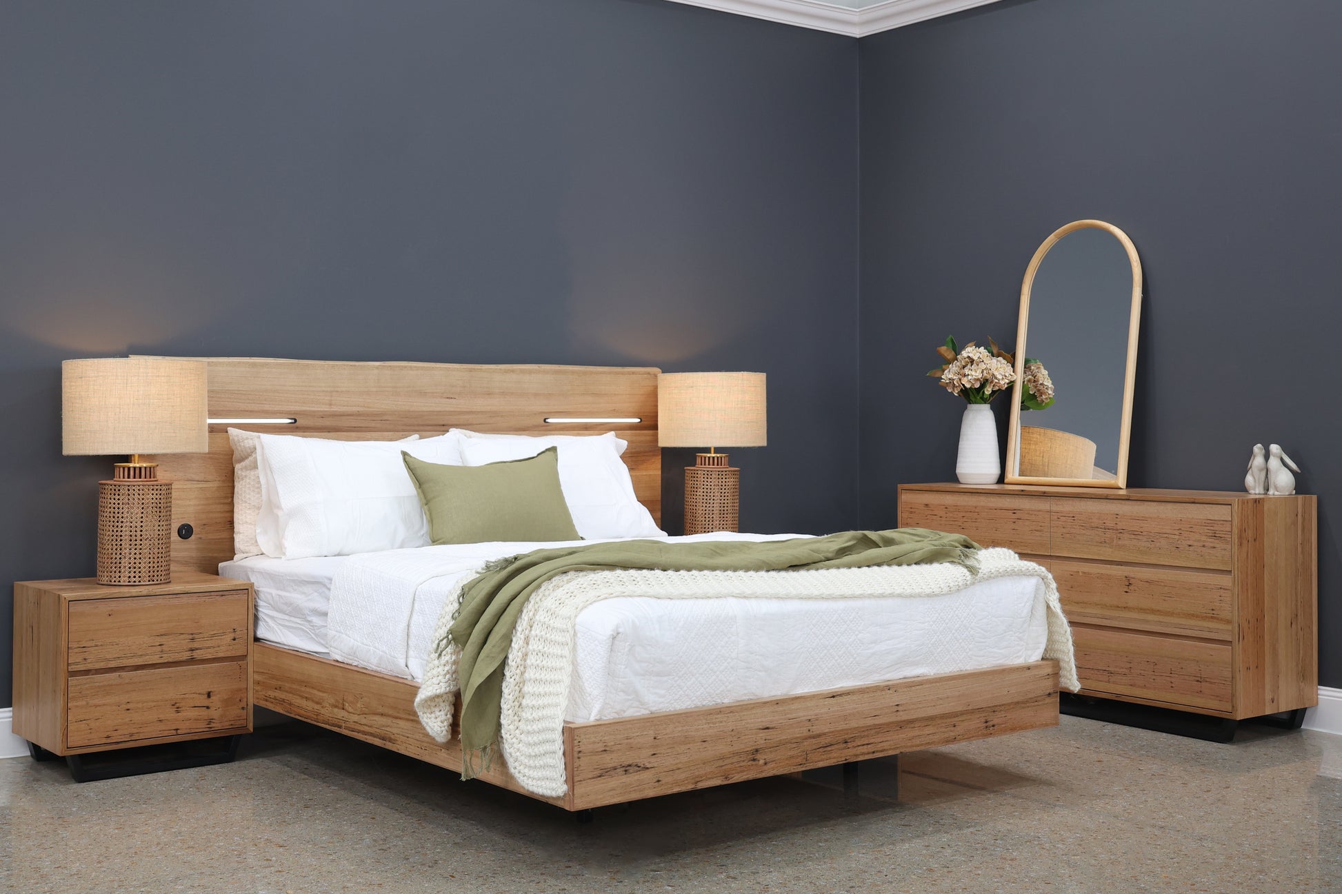 Peninsula Extended Bed w/ LED & USB & 2x Besides