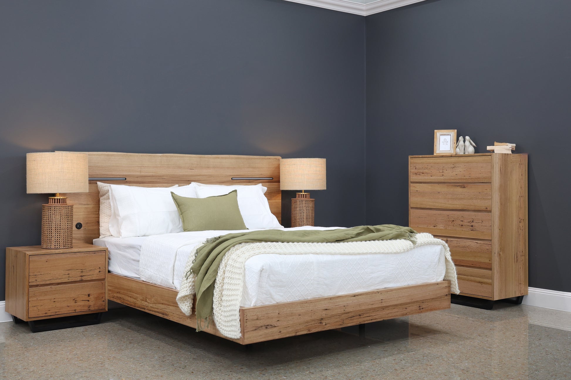 Peninsula Extended Bed w/ LED & USB & 2x Besides