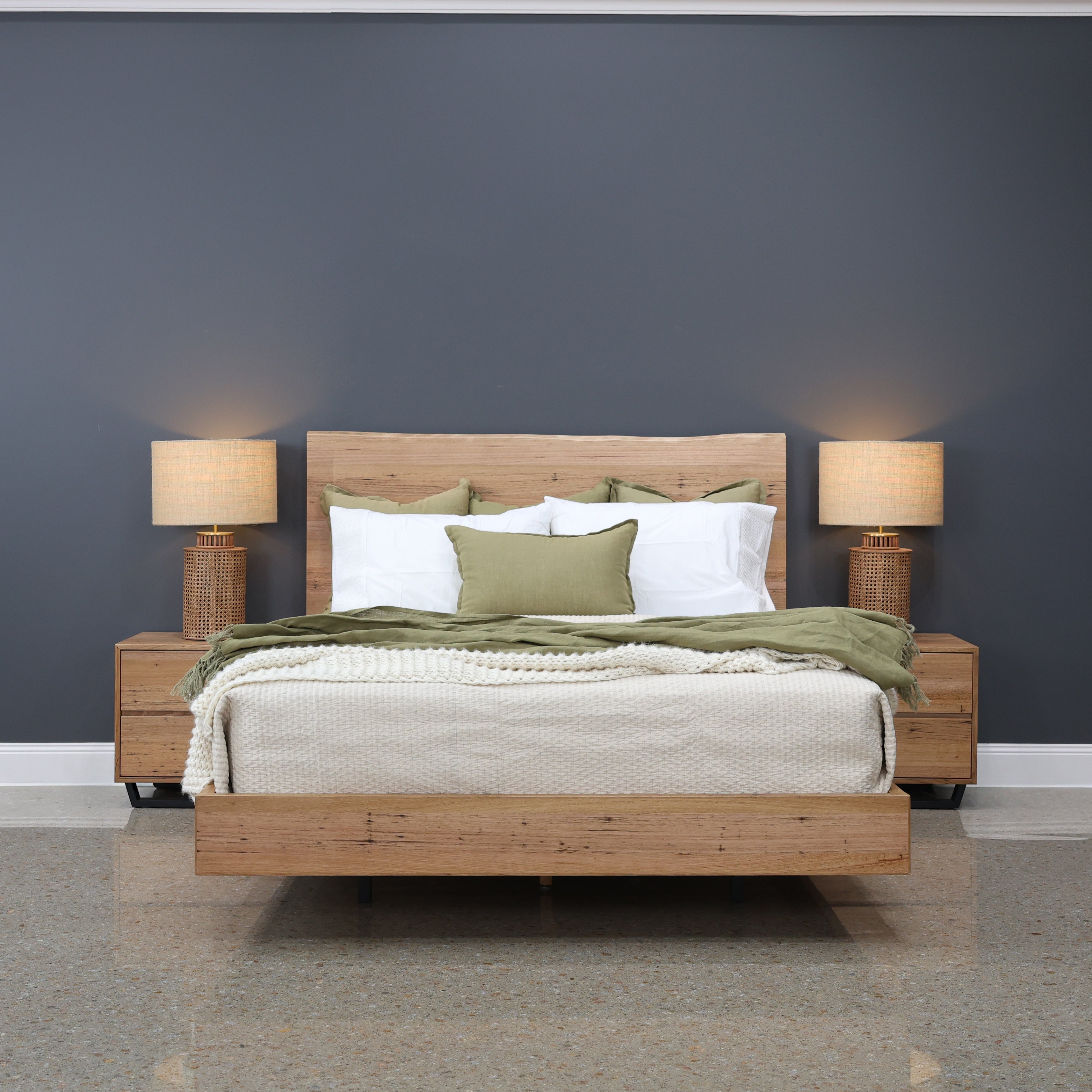 Peninsula Bed