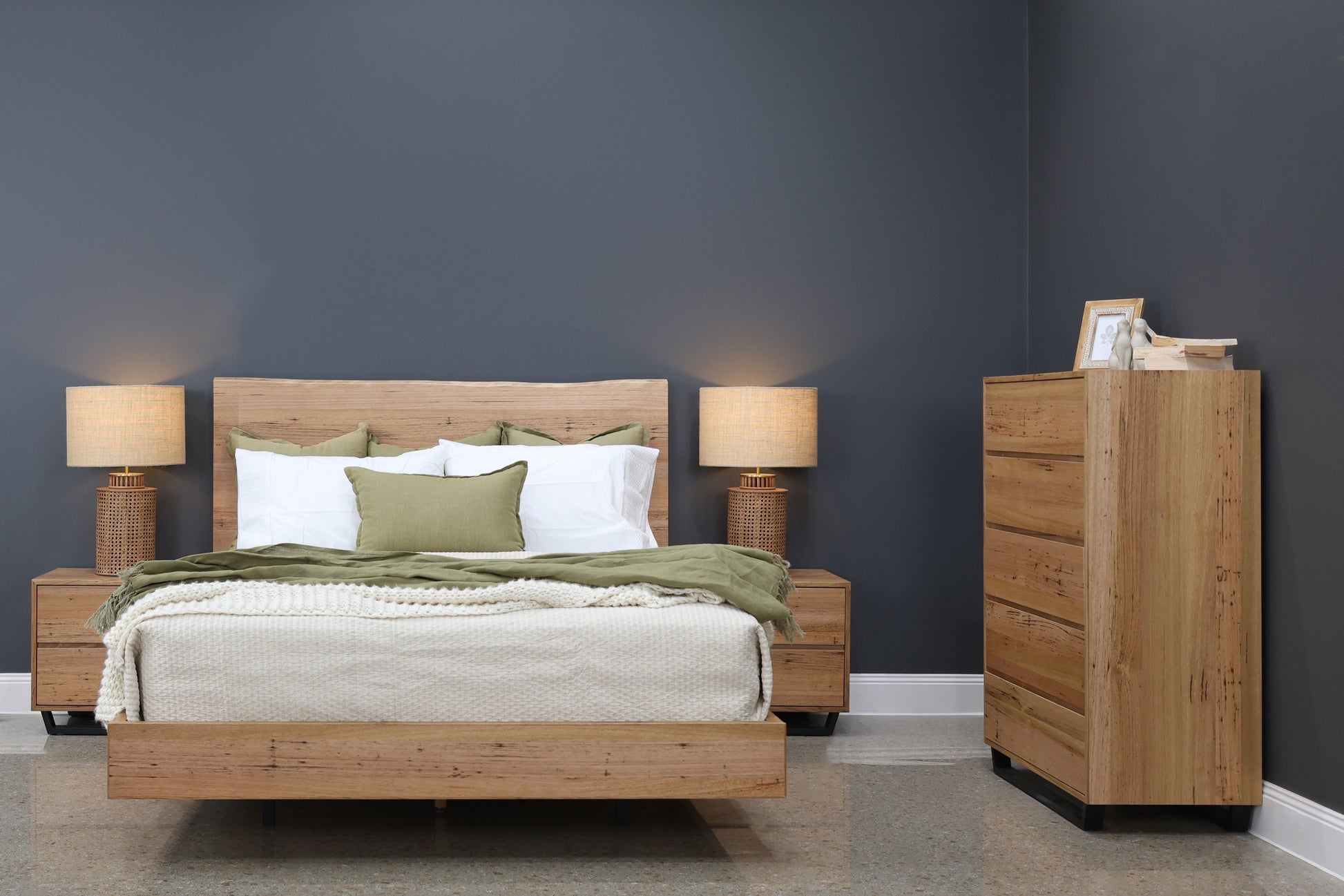Peninsula Bed