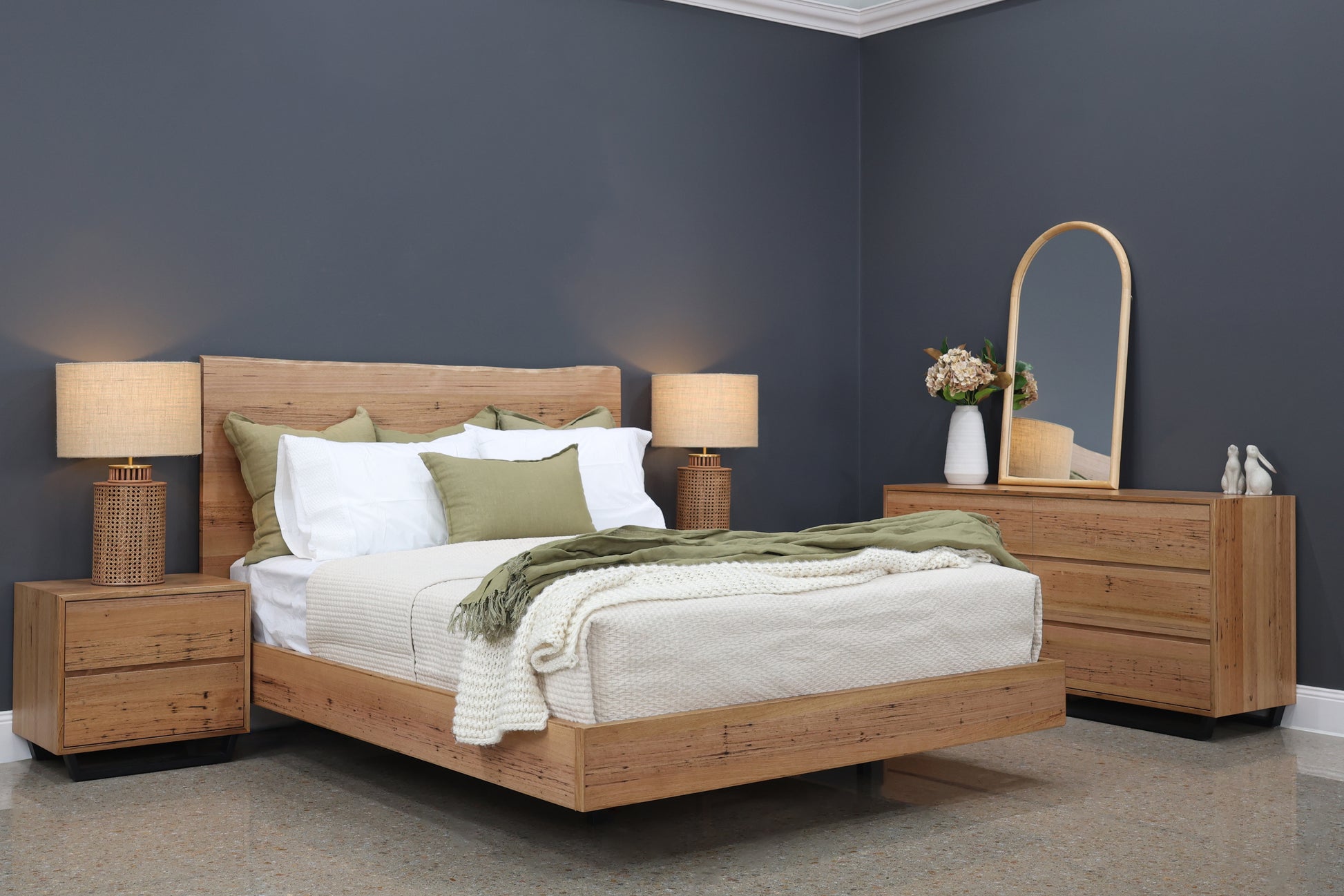 Peninsula Bed
